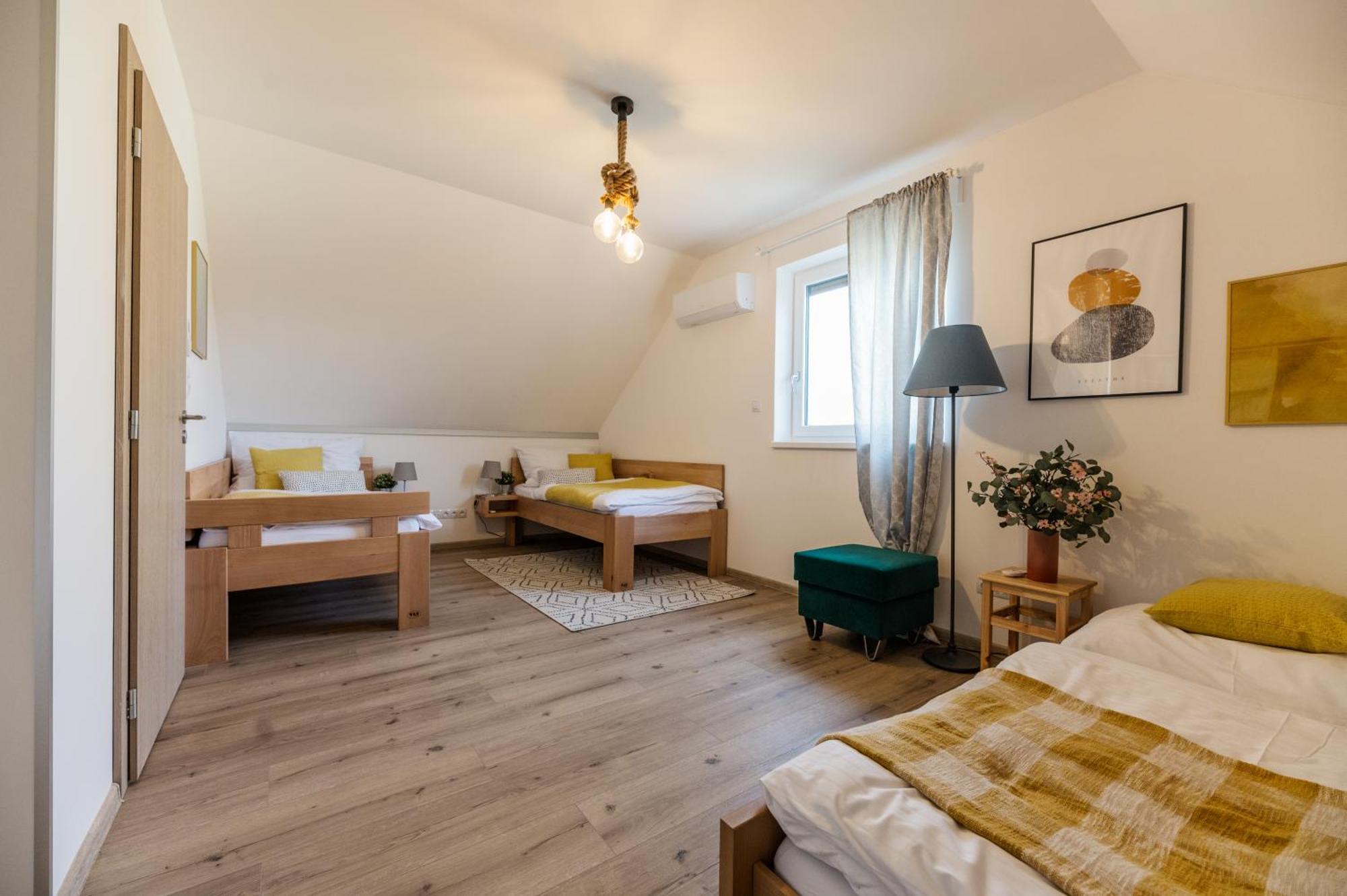 Vila Rekreacni Dum U Jezer, Milovice 6 Exteriér fotografie